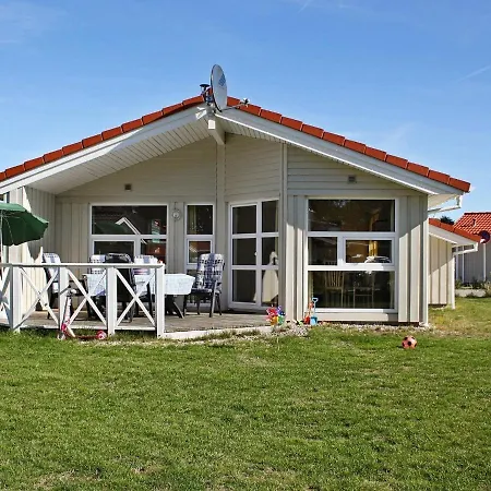 Three-bedroom Holiday In 20 *