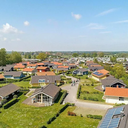 Three-bedroom Holiday In 20