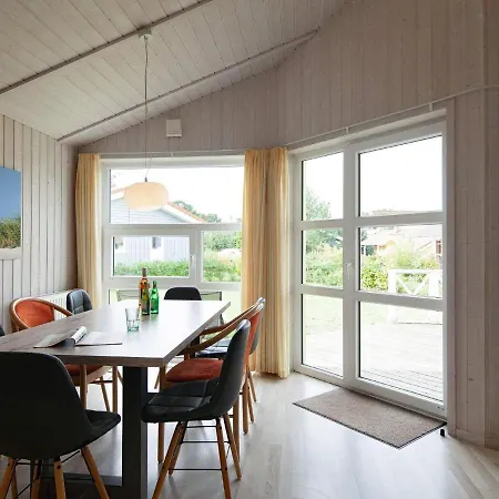 Three-bedroom Holiday In 20 بيت للعطل Grömitz