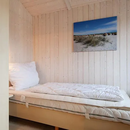 Three-bedroom Holiday In 20 *