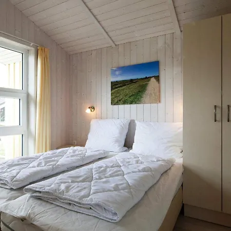 بيت للعطل Three-bedroom Holiday In 20 *