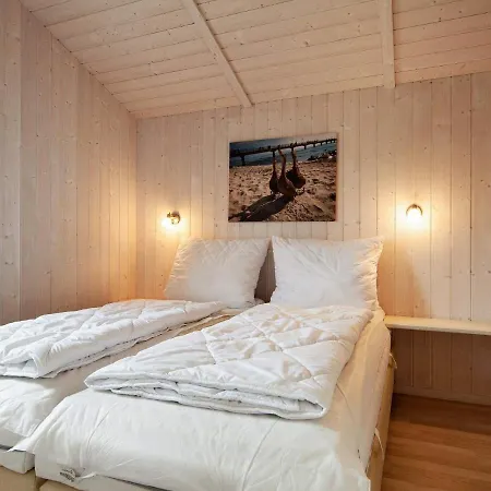 Three-bedroom Holiday In 20 بيت للعطل