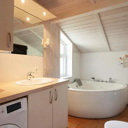 Three-bedroom Holiday In 20 بيت للعطل *