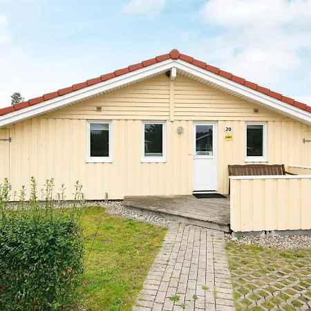 Three-bedroom Holiday In 20 بيت للعطل