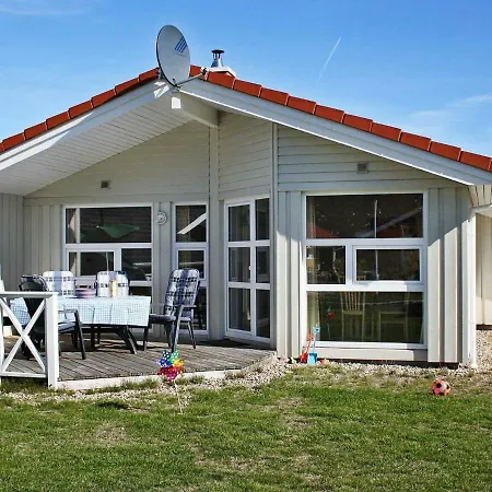 Three-bedroom Holiday In 20 Grömitz