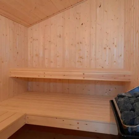 بيت للعطل Three-bedroom Holiday In 20 *