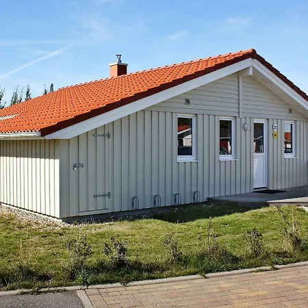 Three-bedroom Holiday In 20 *