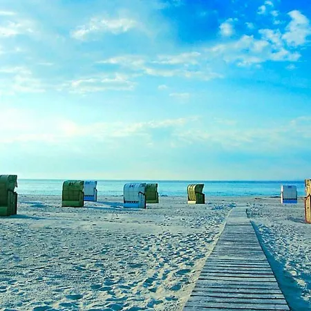 Three-bedroom Holiday In 20 *